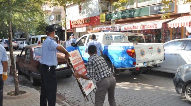 Zabıta kaldırım işgallerine son verdi