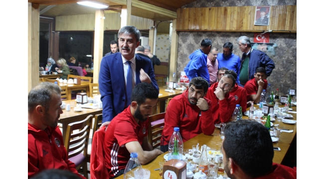 Başkan'dan futbolculara: "Turgutlu halkının beklentileri yüksek"