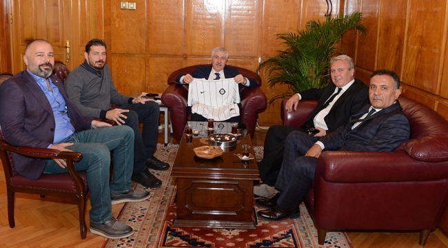 Rektör Hoşcoşkun’a “Altay forması”