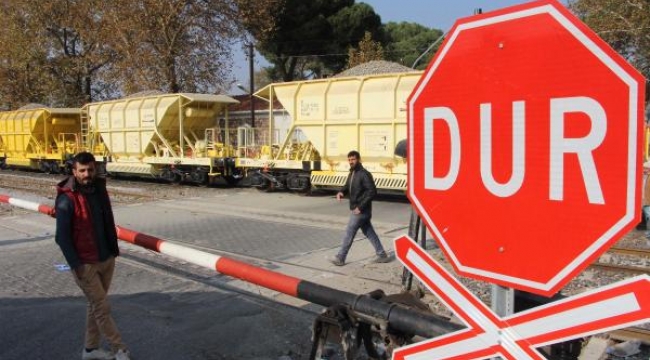 Yük treninin çarptığı yaya öldü