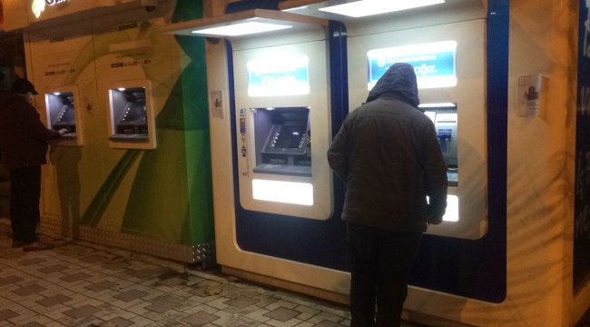ATM’lerde yılbaşı kutlamalarına hayır afişleri