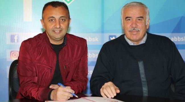 Manisa Büyükşehir Belediyespor Yalçın'la devam