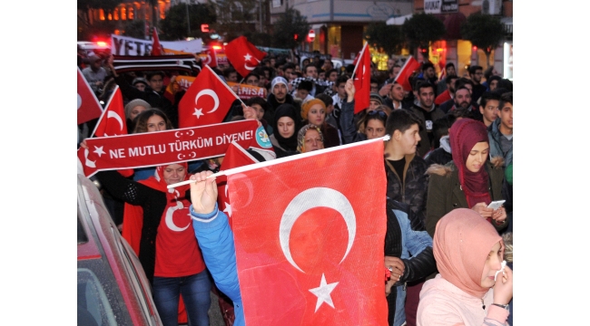 Polise destek olup terörü kınamak için yürüdüler