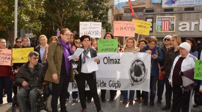 100 kadın,  refarandumununda 'Hayır' oyu vereceklerini açıkladı.