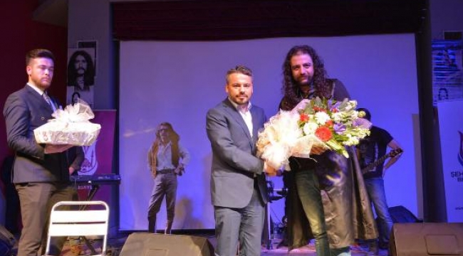 Barış Manço sevgisi salonlara sığmadı