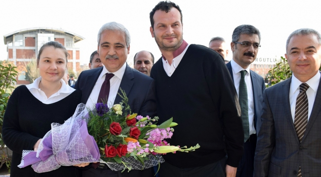 Gamalı Köftecisi'nden Vali Güvençer'e çiçekli karşılama