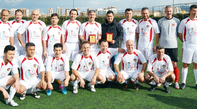 Masterlardan Başkan Şirin ve Egeumut Hastanesi'ne plaket