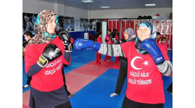 70 yaşında lisanslı wushu sporcusu oldu