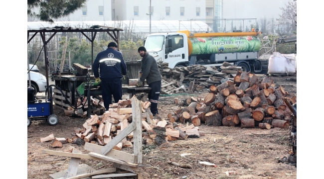 Bin 300 aileyi tek tek ziyaret edip ulaştırdılar