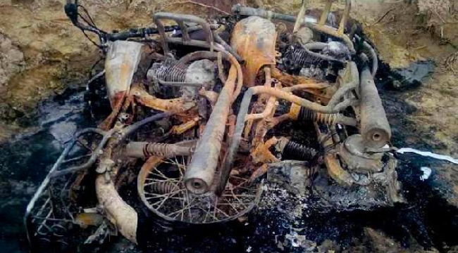 Çalınan iki motosiklet yakılmış olarak bulundu