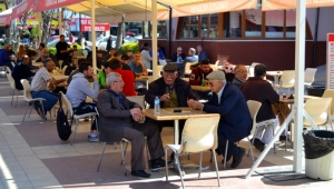 Havalar ısınınca vatandaşlar Orta Parkı doldurdular