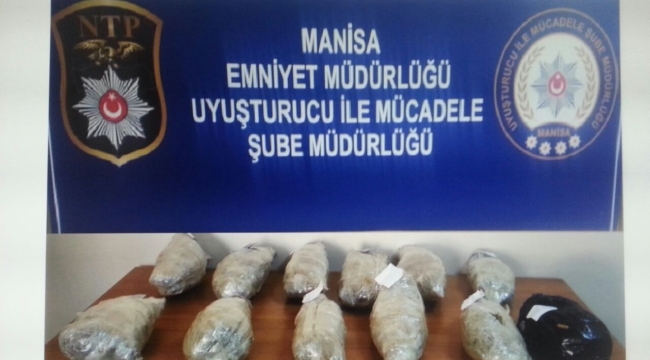 Hurç içine saklanmış 11 kilo esrarla yakalandılar