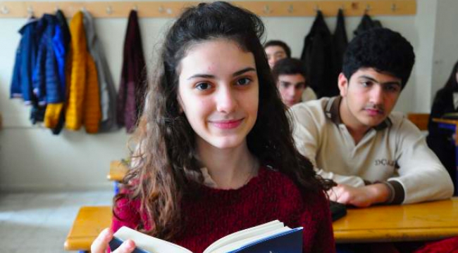 Lise öğrencisi yazar oldu