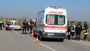 Otomobil kamyonete çarptı: 3 ölü, 2 yaralı