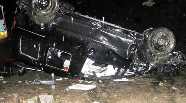 OTOMOBİL ŞARAMPOLE DEVRİLDİ