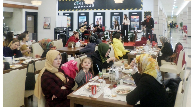 Özdilek AVM Kadınlar Günü’nü Cengiz Oba ile kutladı