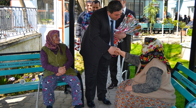 Tuhafiyeciler Odası Huzurevini ziyaret etti
