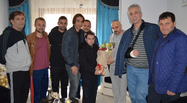 Turgutluspor'dan gazeteci Uyar'a geçmiş olsun ziyareti