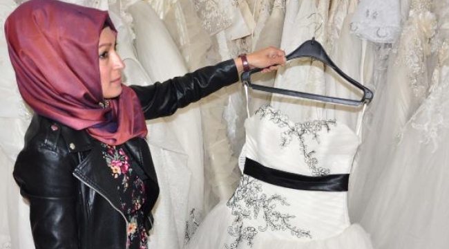 500 genç kıza hediye gelinlik