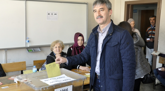 Başkan Şirin eşi ve kızıyla oyunu kullandı