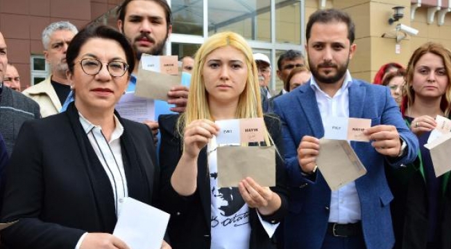 CHP'lilerden mühürsüz oy pusulası eylemi