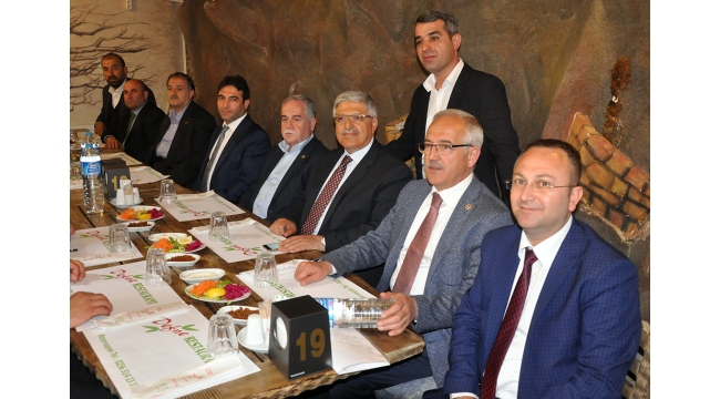 Defne Restaurant Ak Parti Genel Başkan Yardımcısı Demiröz’ü ağırladı
