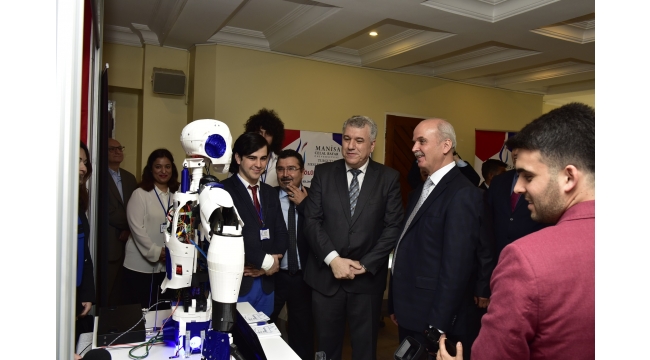 Turgutlu MYO'dan “3D İnsansı Robotu ve 3D Elektronik Kontrollü Araba Motoru”