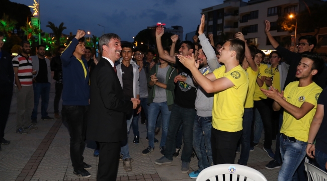 Başkan Şirin taraftarlarla milli heyecana ortak oldu