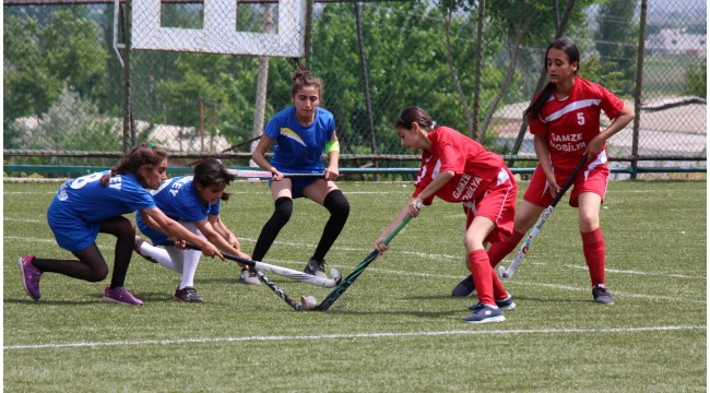 Çim hokeyi heyecanı başladı
