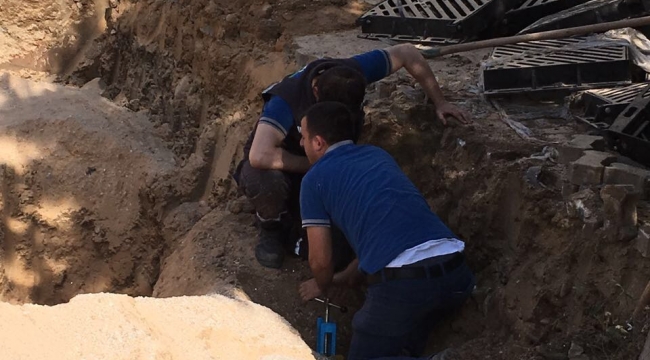 Doğal gaz borusu patladı, gaz kokusu etrafa yayıldı