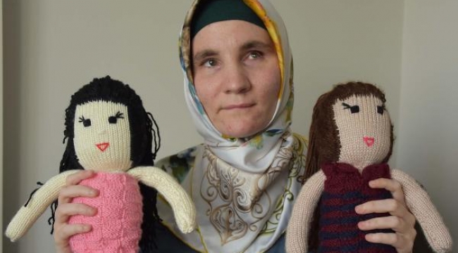 Görme engelli Hülya bebek örüp satıyor 