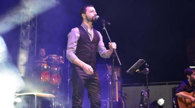 Mehmet Erdem memleketinde konser verdi