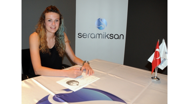 Seramiksan’da ilk imza Meryem Boz’dan!