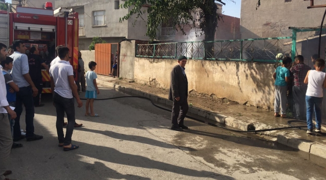 Yangında bakkal dükkanı zarar gördü