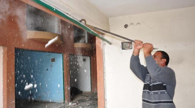 Yıkım sahası onlar için ekmek kapısı oldu