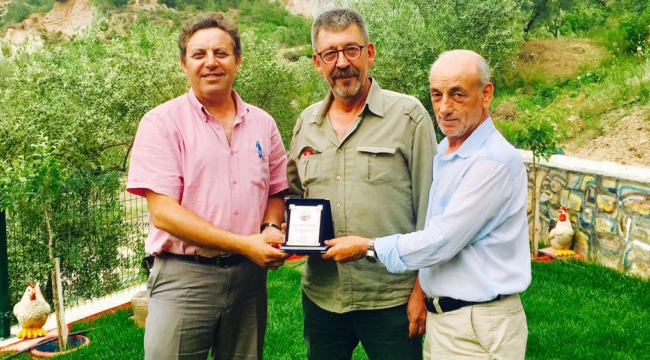 Zirve Dağcılık Turgutlu Şubesinden sponsorlara plaket