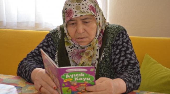 72 yaşında huzurevinde okuma yazmayı öğrendi