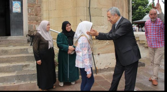 Bülent Arınç, Manisa'da tarihi Sultan Camisi'nde mevlit okuttu