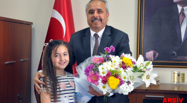 Çocukların aldığı karnede ailenin de payı olduğu unutulmamalı