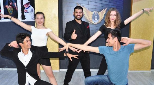Dans sevdasıyla memurluktan istifa etti, şampiyonlar çıkardı
