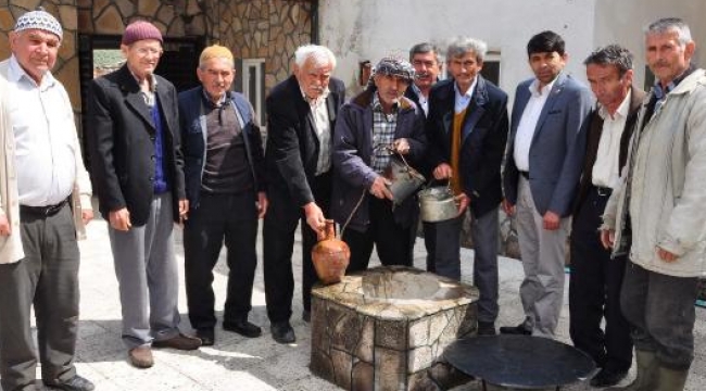 Kuyuyu kışın dolduruyorlar yazın çekip içiyorlar