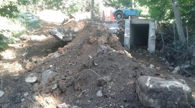 Mahallelinin sorunu basında çıkınca,vatandaşın yolu daha çok bozuldu