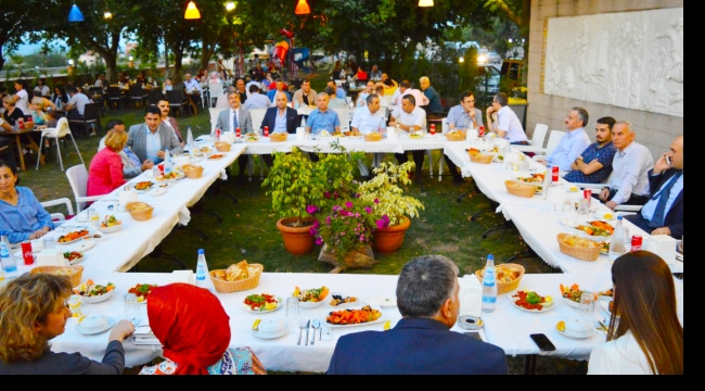 Ünlü yapımcı Polat Yağcı 'dan iftar yemeği