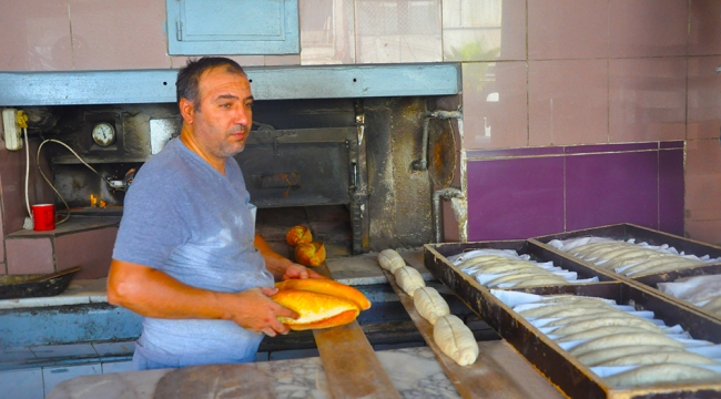 200 dereceye aşan ateşin karşısında ter döküyor