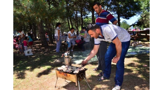 Afrika sıcaklarından bunalanlar Spil Dağı'na koştu