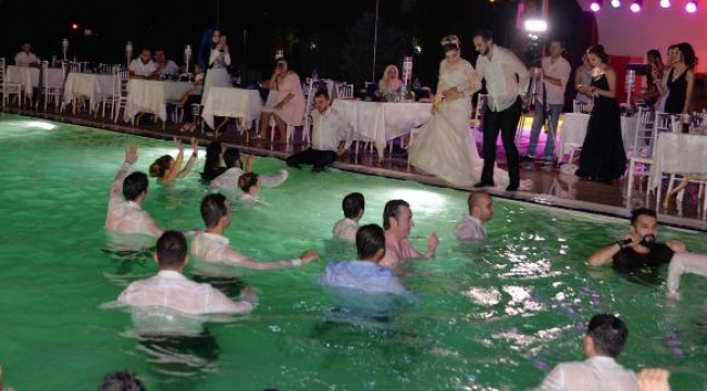 Gelin almaya mehter takımı eşliğinde gitti