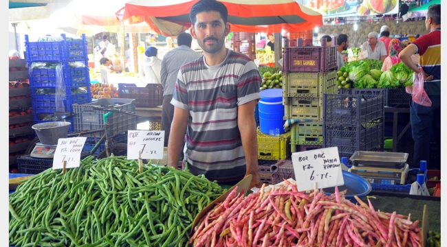 Pazarda meyve sebze fiyatları patladı: “bamya 10 ile 15 lira.  “  