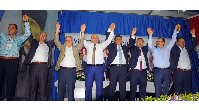 Ak Parti'de Gürelli çekildi, Gedizli yeniden başkan