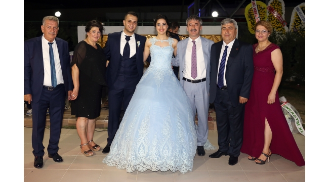 Nişan yüzüklerini Başkan Şirin taktı