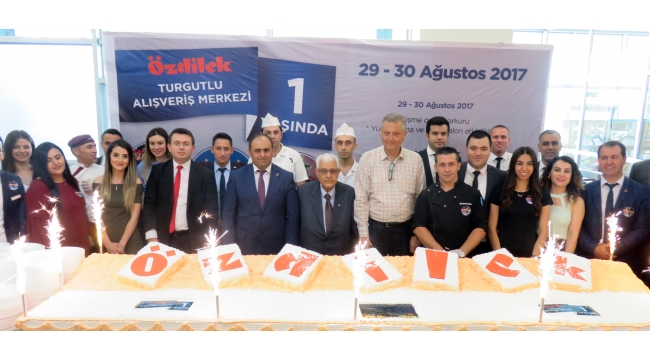 Özdilek Turgutlu AVM 1 yaşında
